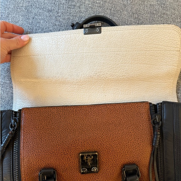 Stylish Black and Brown Leather Men's Bag - Picture 3 of 6